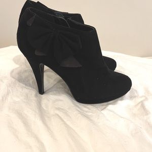 Blue suede booties with heels